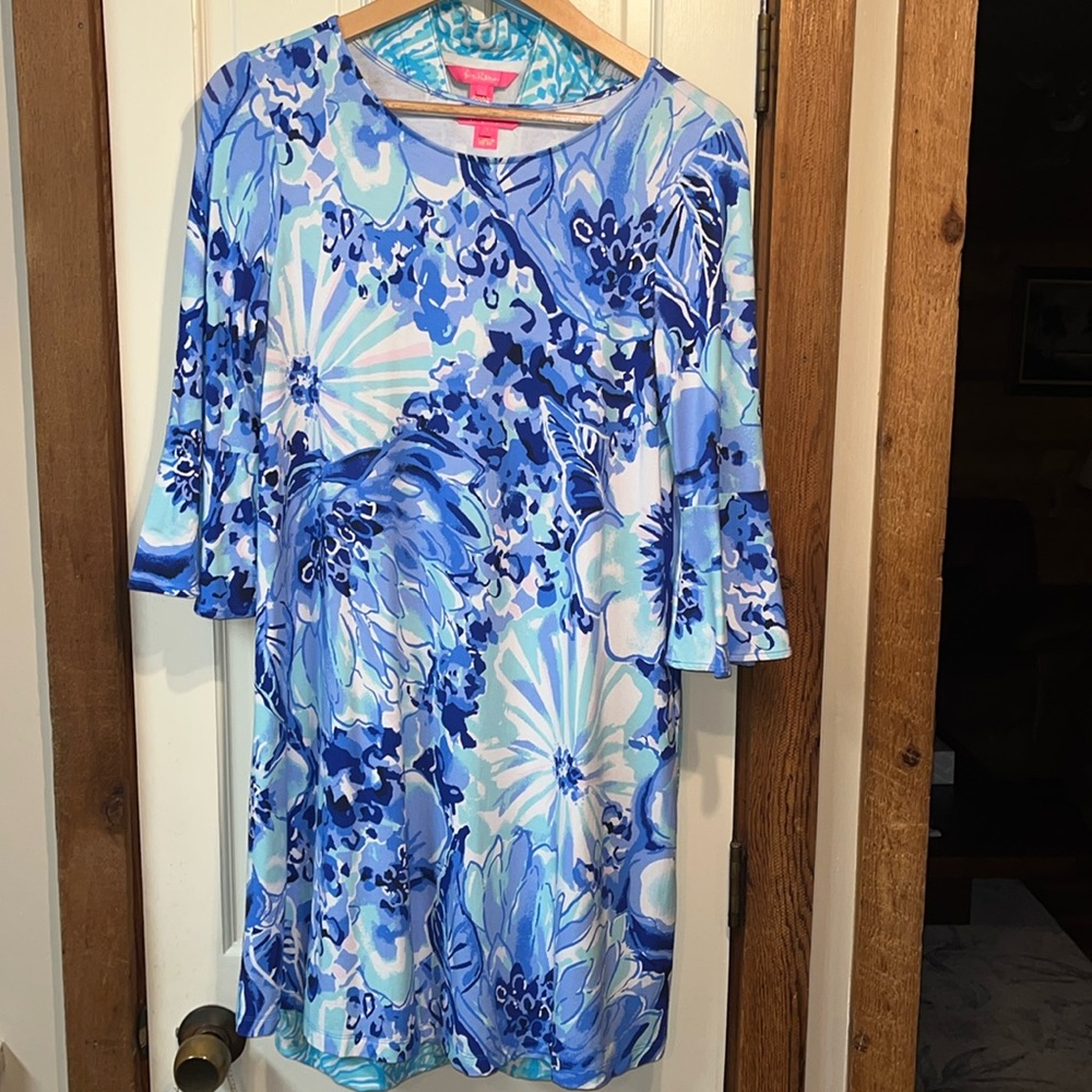 Lilly Pulitzer size medium. Excellent condition